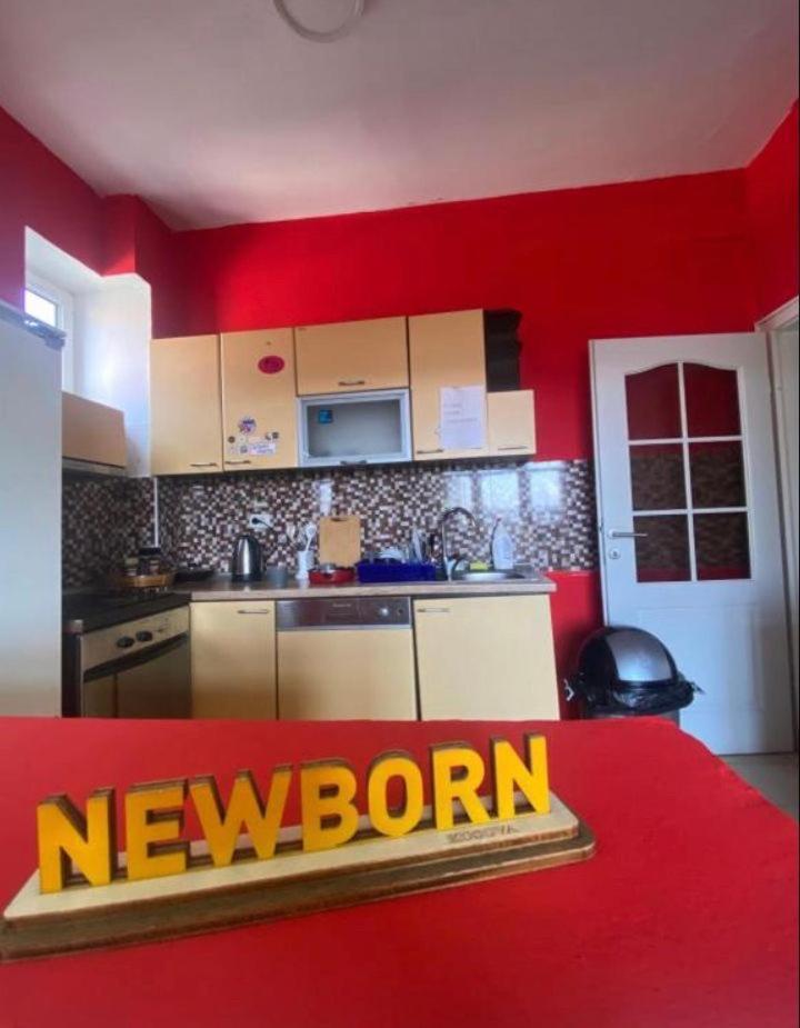 Newborn Center Hostel All Day Free Coffee Pristina Exterior photo